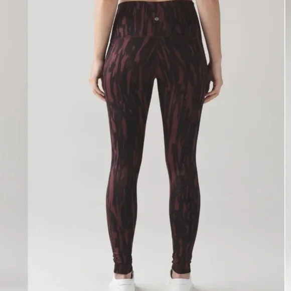 LULU LEMON | winder under high rise tight | size 6 - Picture 1 of 6